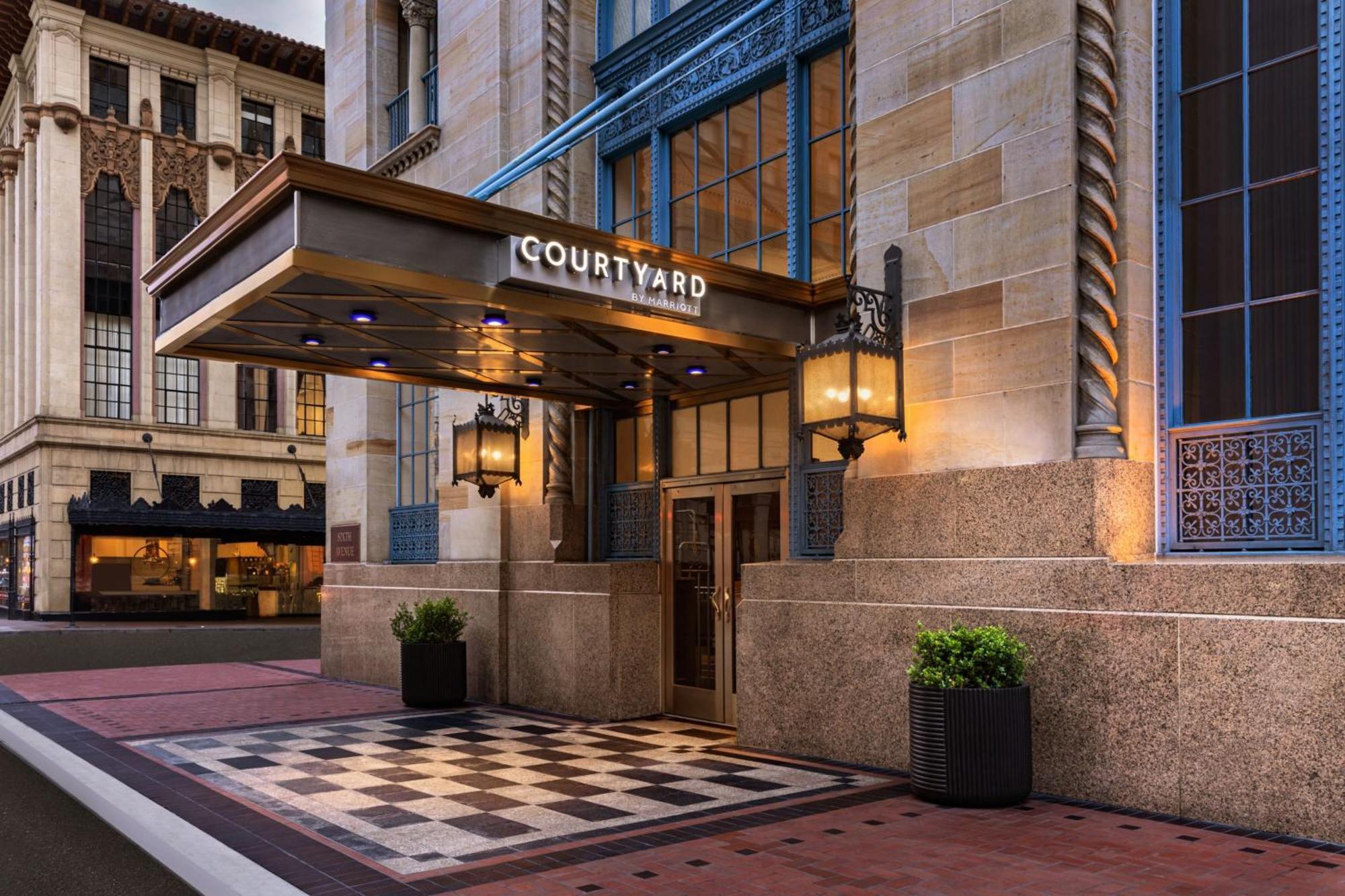 Courtyard By Marriott San Diego Downtown Exterior photo