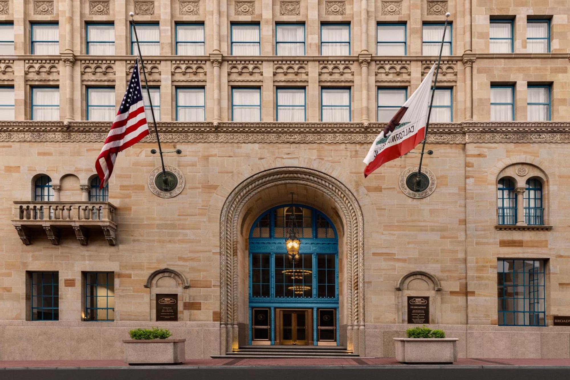 Courtyard By Marriott San Diego Downtown Exterior photo