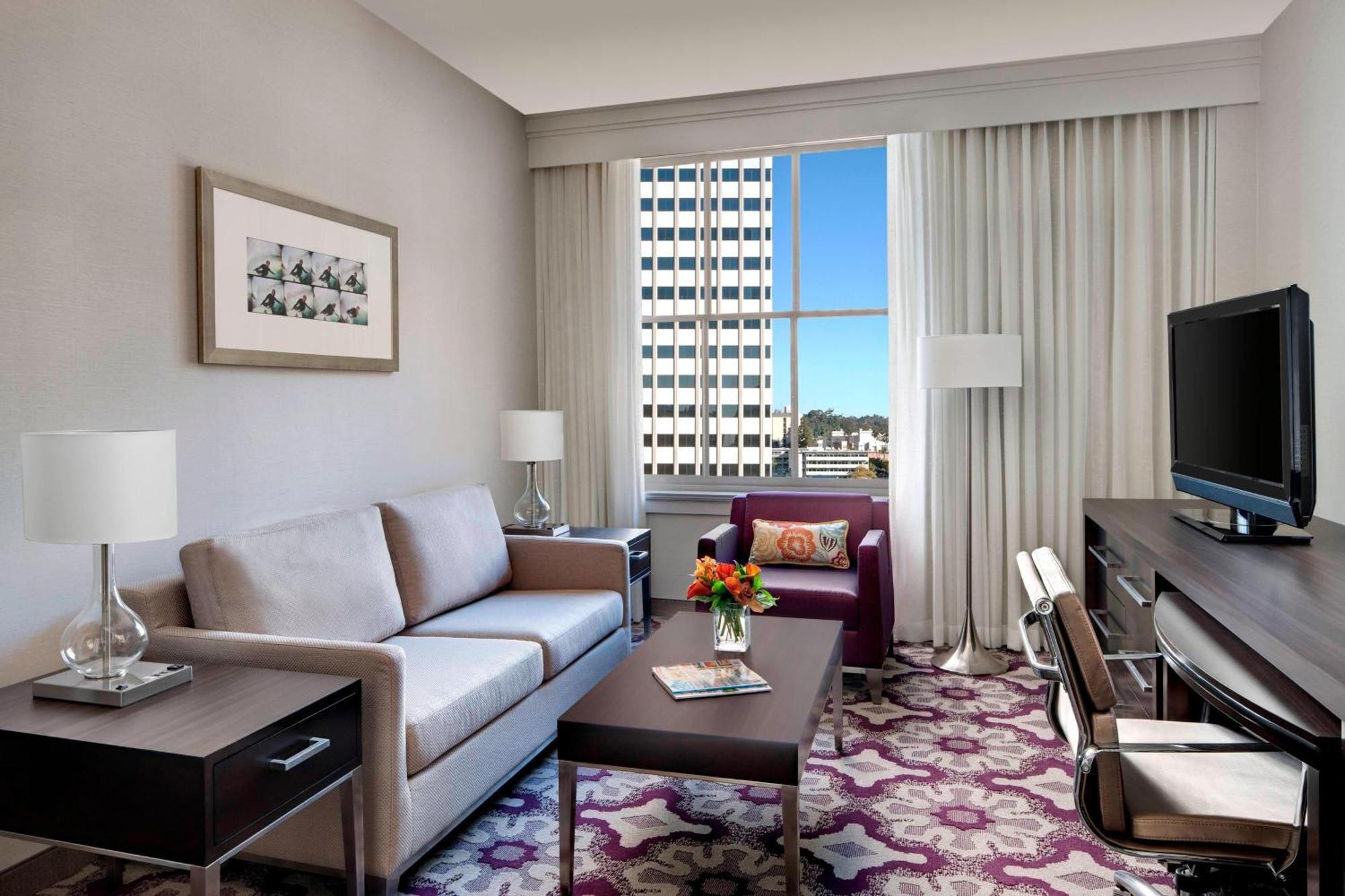 Courtyard By Marriott San Diego Downtown Exterior photo